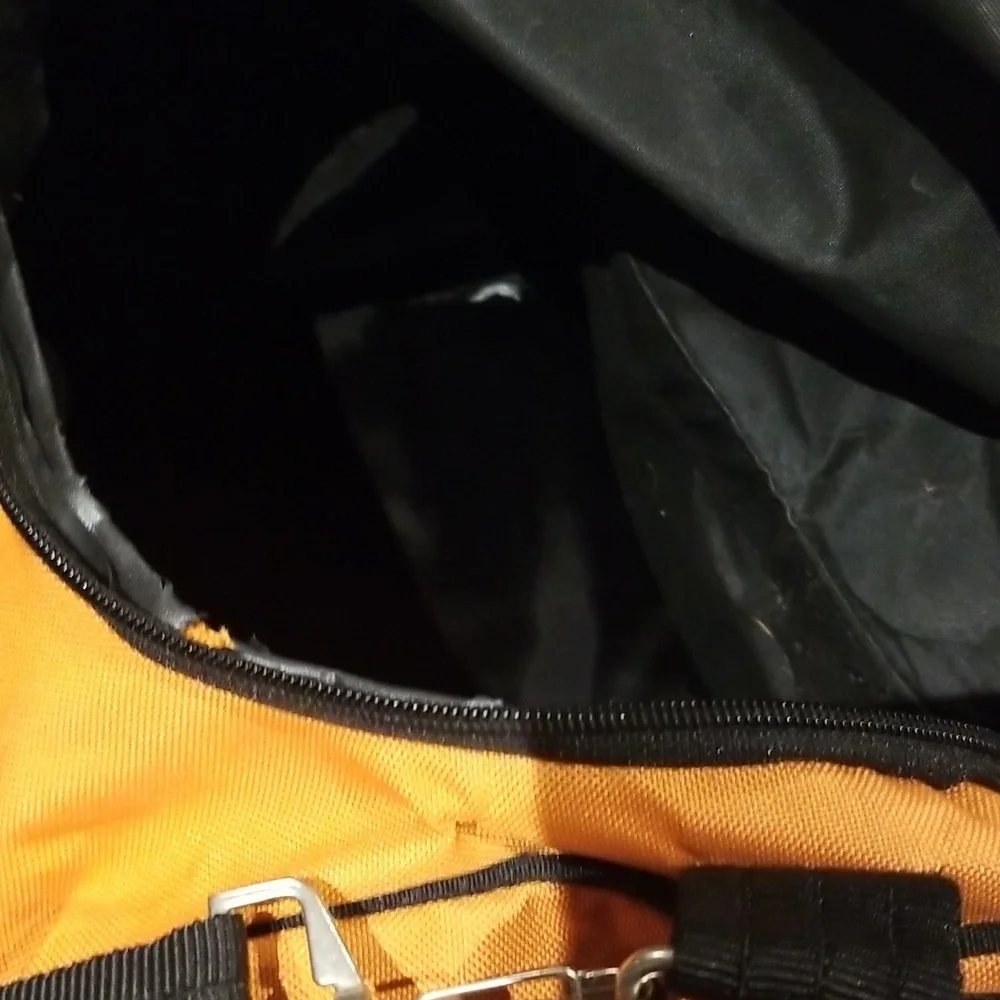 Multiple zippered pockets duffle EUC